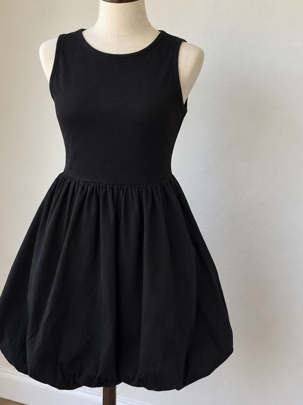 Sleeveless Black Mini Bubble Dress